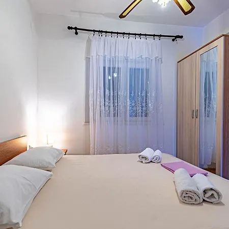Apartments By The Sea Tri Zala, Korcula - 9237 Zrnovo Room photo