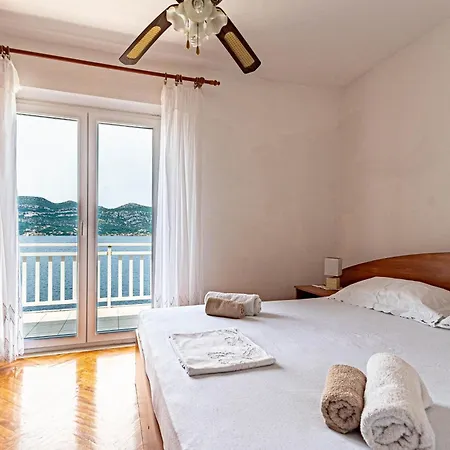 Apartments By The Sea Tri Zala, Korcula - 9237 Zrnovo Room photo