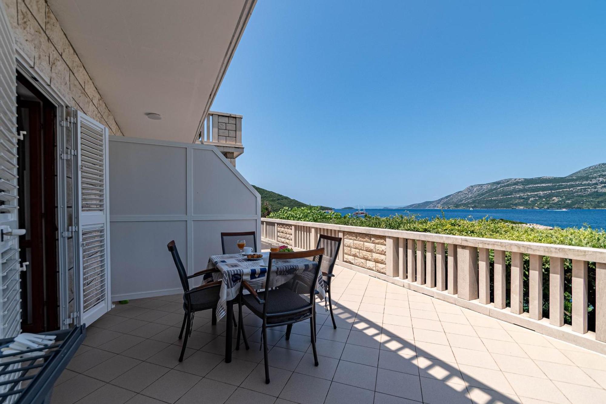 By The Sea Tri Zala, Korcula - 9237
