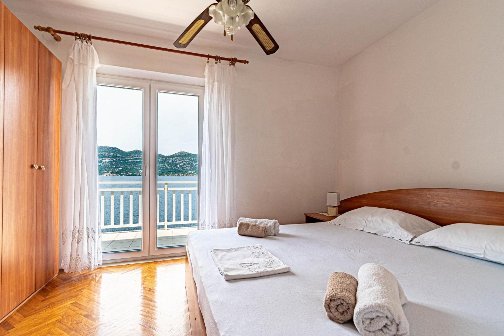 Apartment By The Sea Tri Zala, Korcula - 9237 *