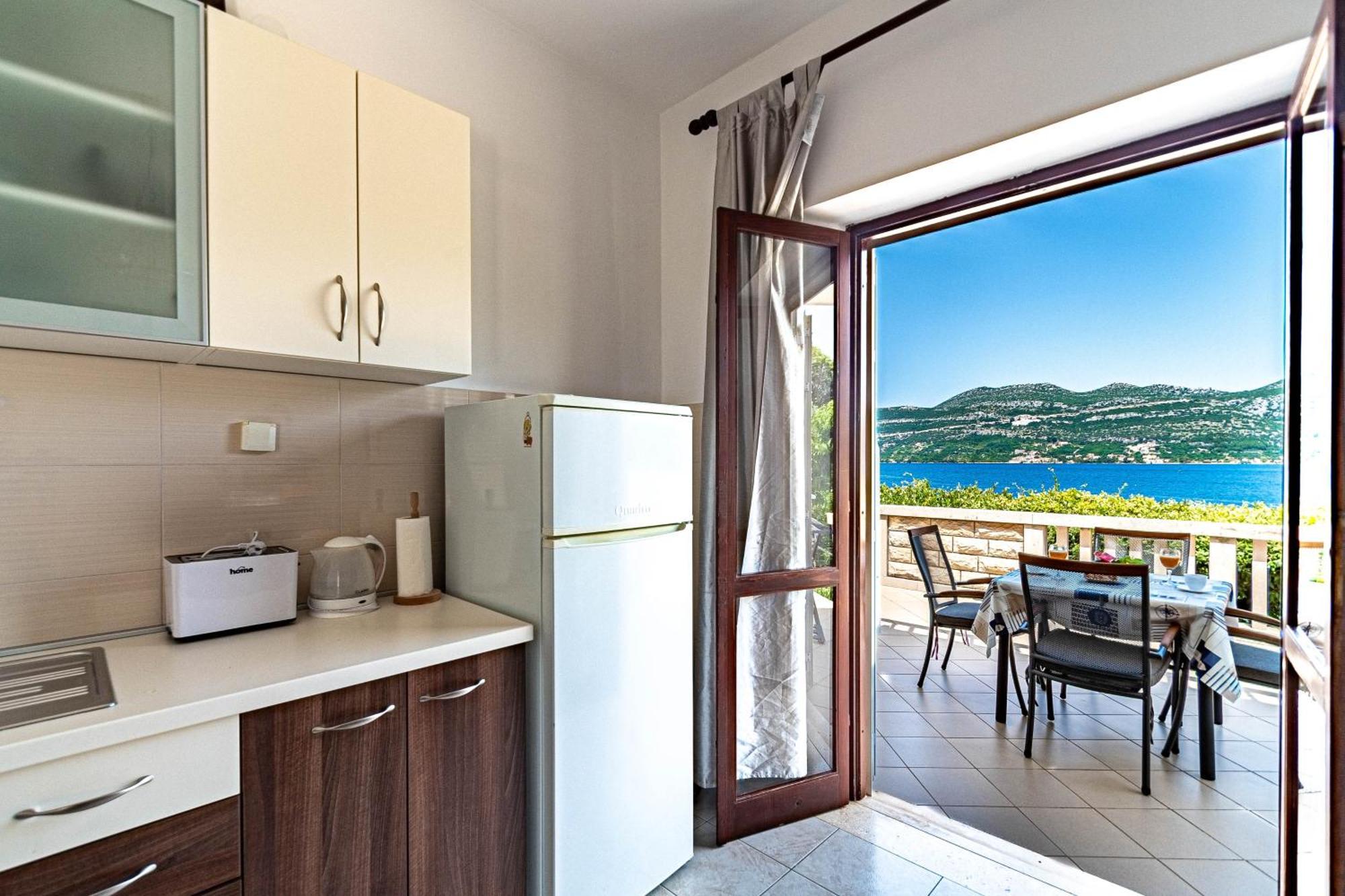 Apartment By The Sea Tri Zala, Korcula - 9237 *